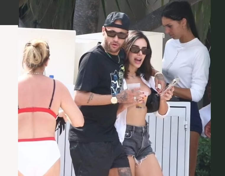 Neymar with girlfriend Bruna Biancardi