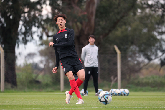 Brentford-Signed-Teenage-South-Korean-Defender-Ji-soo-Kim-On-A-Four-Year-Contract-With-A-12-Month-Extensio